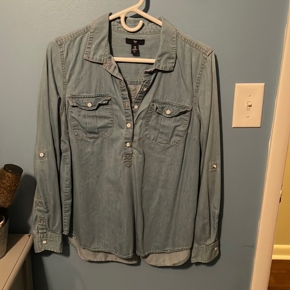 Gap collared shirt - Size Medium